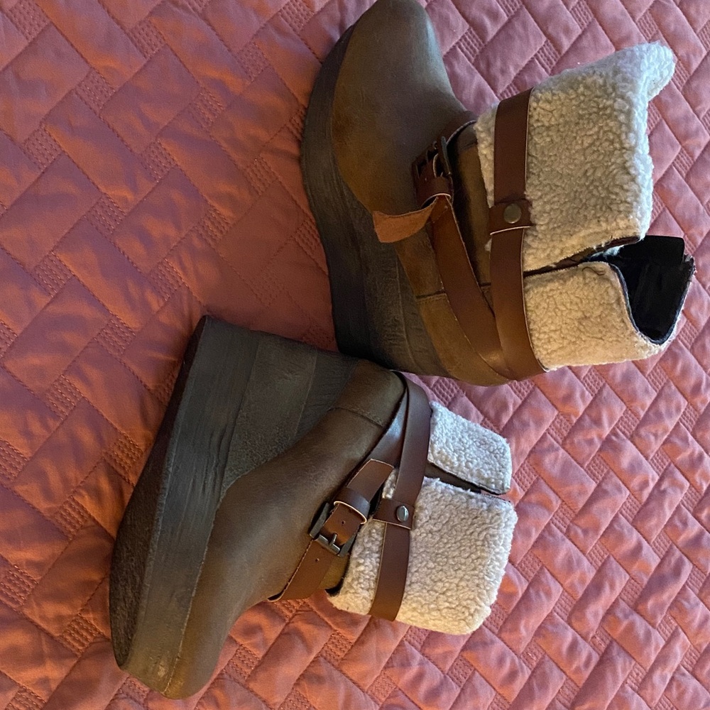 Sbicca Brown Ankle Boots with Cream Lining